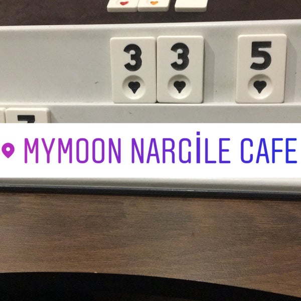 Das Foto wurde bei Mymoon Nargile Cafe von Mustafa Ş. am 5/28/2018 aufgenommen