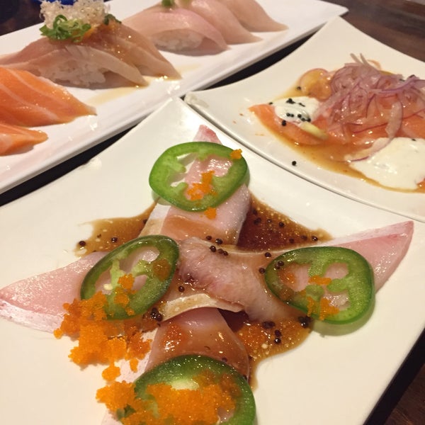 รูปภาพถ่ายที่ Sake2Me Sushi - Cerritos โดย Wendy P. เมื่อ 4/11/2018