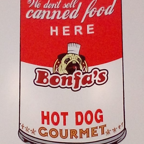 รูปภาพถ่ายที่ Pugg Hot Dog Gourmet โดย Julio S. เมื่อ 6/29/2014