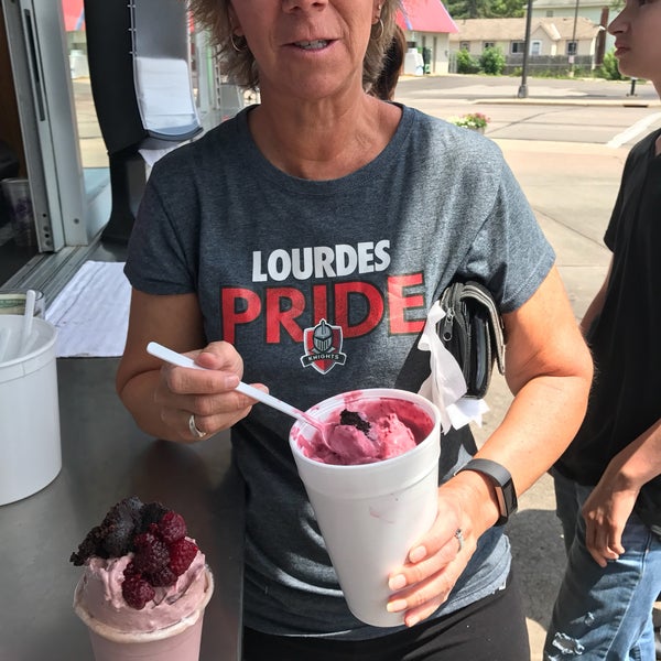 Belts’ Soft Serve 2140 Division St