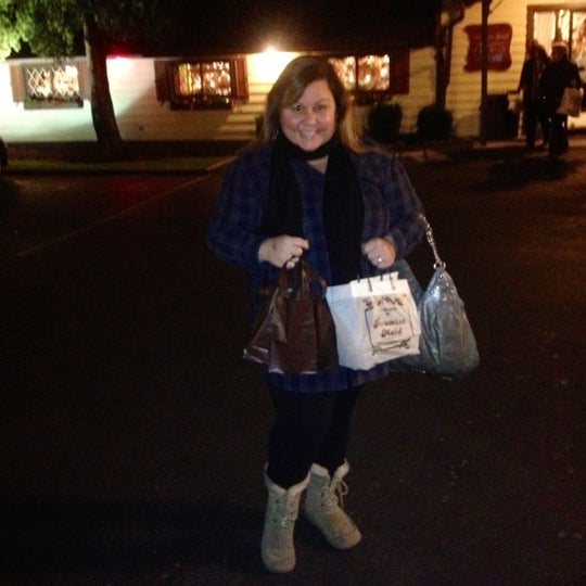 12/16/2012 tarihinde Edna G.ziyaretçi tarafından The shoppes Of Premise Maid'de çekilen fotoğraf