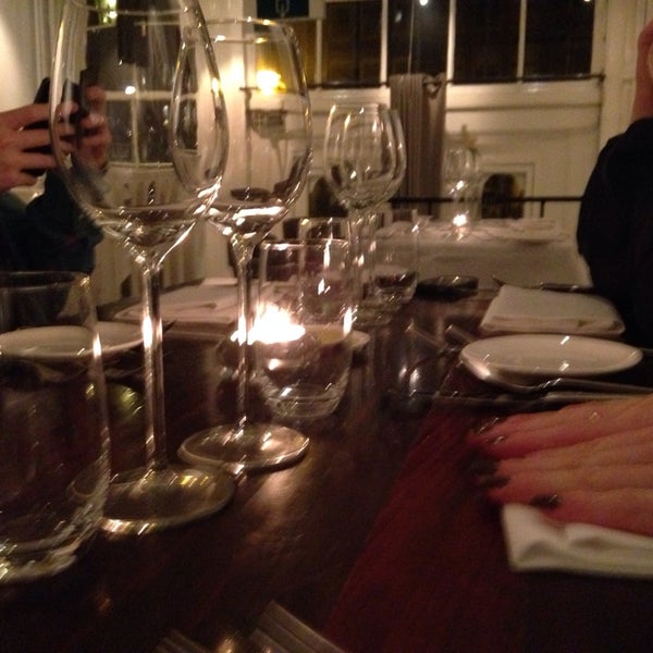 รูปภาพถ่ายที่ L&#39;invité le Restaurant โดย Martijn V. เมื่อ 11/17/2013
