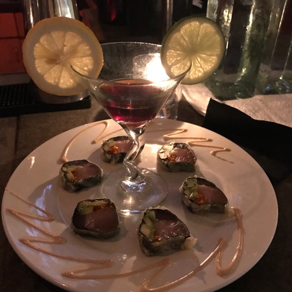 Снимок сделан в Blowfish Sushi to Die For пользователем Tory S. 3/22/2017