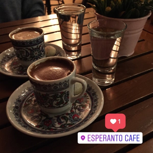 Das Foto wurde bei Esperanto Cafe von Zehra S. am 1/24/2019 aufgenommen