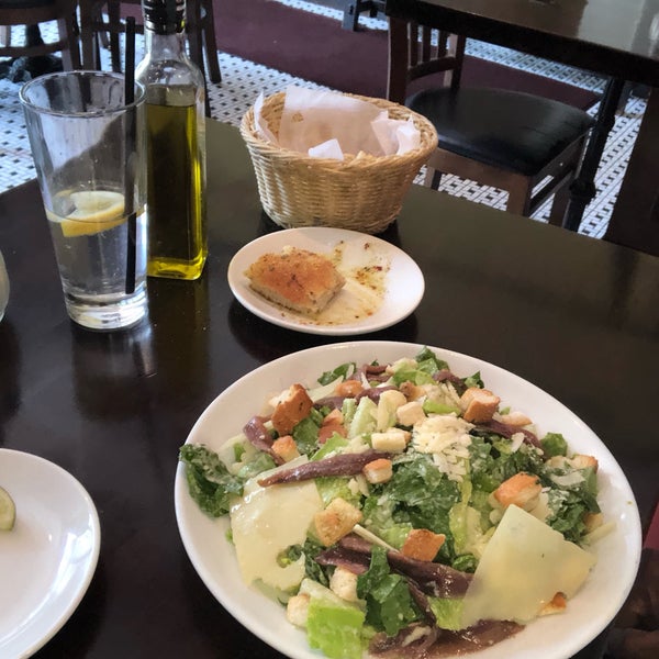 Das Foto wurde bei Antika Restaurant &amp; Pizzeria von LaTanya B. am 5/22/2019 aufgenommen