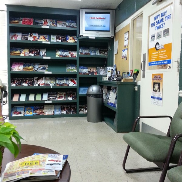 Jones Ford Car Dealership in North Charleston