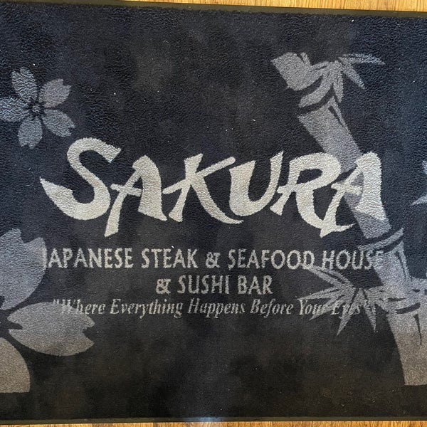 รูปภาพถ่ายที่ Sakura Japanese Steak, Seafood House &amp; Sushi Bar โดย Chris G. เมื่อ 7/30/2023