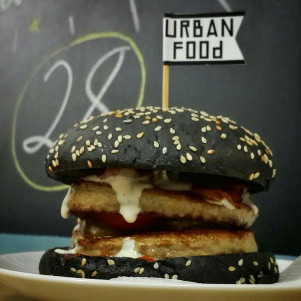 Foto diambil di Urban Food oleh Alex B. pada 12/4/2015