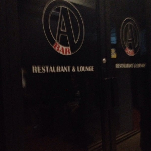 Das Foto wurde bei A-Bar Restaurant and Lounge von Janelle P. am 11/16/2013 aufgenommen