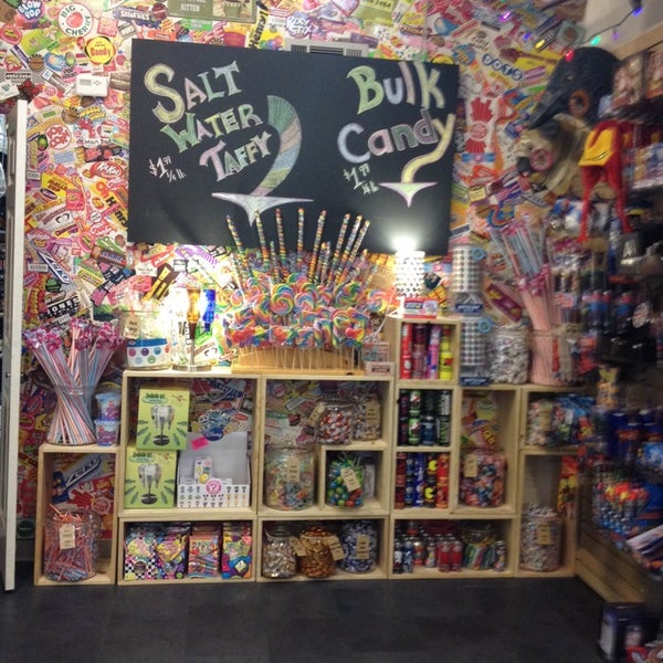Foto diambil di Blooms Candy &amp; Soda Pop Shop oleh Erica M. pada 1/19/2014