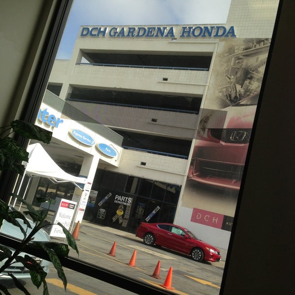 7/25/2013 tarihinde Joanne P.ziyaretçi tarafından DCH Honda of Gardena'de çekilen fotoğraf