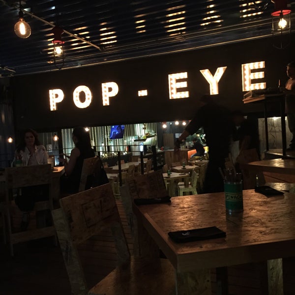 Photo taken at POP • EYE Shrimp &amp; Burger by Ana A. on 6/21/2015