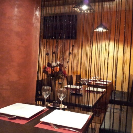 Das Foto wurde bei Phuket Thai Restaurante Tailandes von Diego G. am 10/17/2012 aufgenommen
