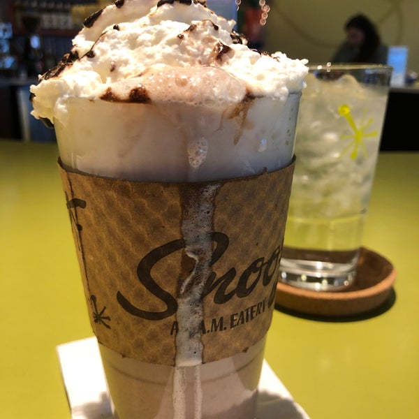 Photo taken at Snooze, an A.M. Eatery by Jordan R. on 3/13/2020