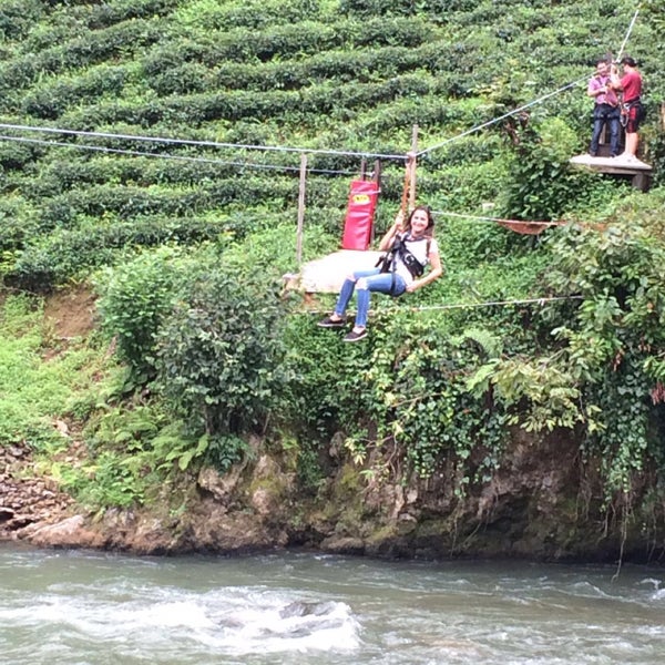 Zipline над водопадами в Тайланде