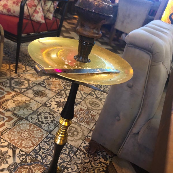 Das Foto wurde bei Şahmaran Cafe von Deniz Y. am 8/29/2019 aufgenommen