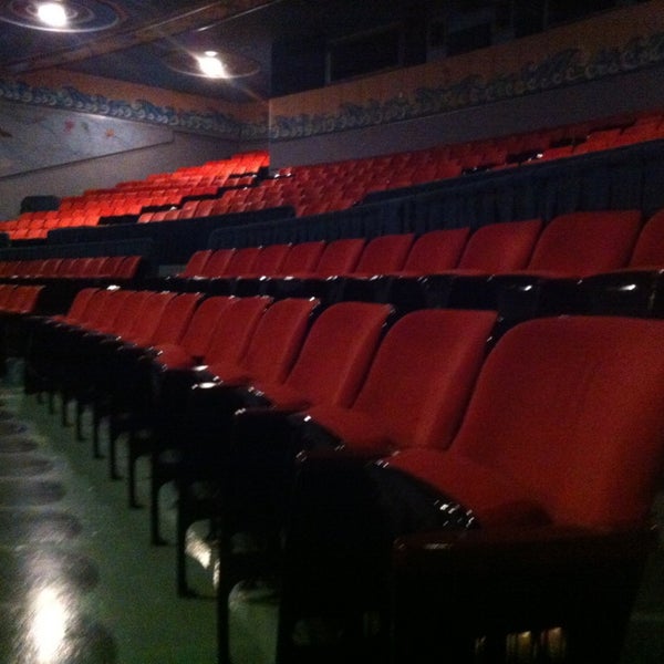 Foto tirada no(a) Admiral Theatre por Nate M. em 9/11/2014