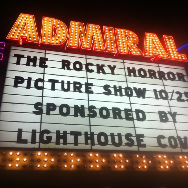 Foto tirada no(a) Admiral Theatre por Nate M. em 10/26/2014