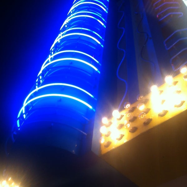 Foto tirada no(a) Admiral Theatre por Nate M. em 9/23/2014