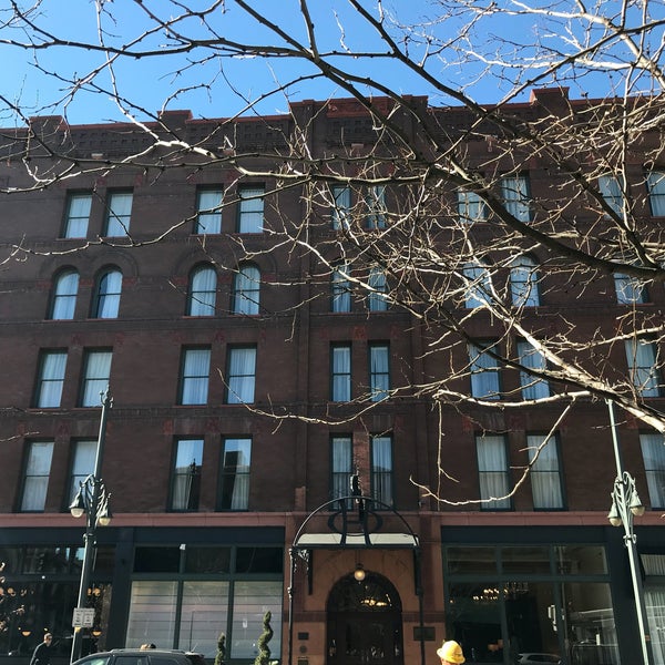 3/8/2018 tarihinde Carolyn H.ziyaretçi tarafından The Oxford Hotel'de çekilen fotoğraf