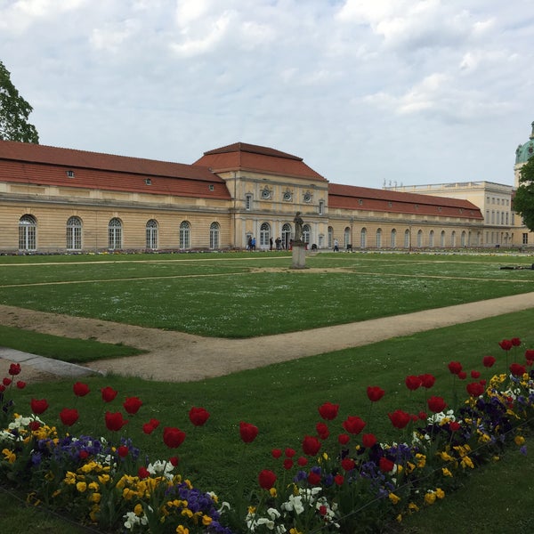 Foto diambil di Große Orangerie am Schloss Charlottenburg oleh Gilly B. pada 5/8/2015