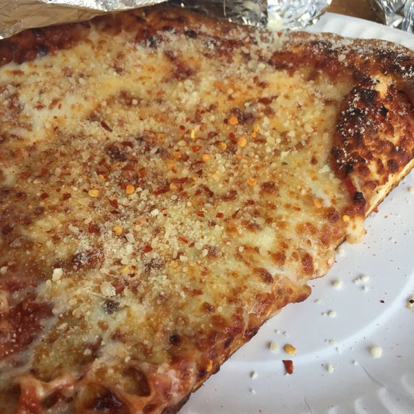 10/3/2016 tarihinde Lindsay W.ziyaretçi tarafından 21st Century Pizza'de çekilen fotoğraf