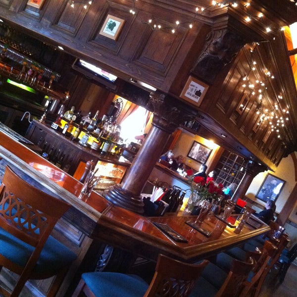 Foto diambil di The Onion Pub and Brewery oleh tankboy pada 5/12/2013