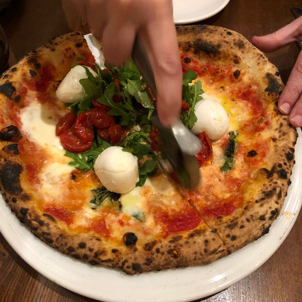Снимок сделан в Spacca Napoli Pizzeria пользователем Tanveer A. 1/12/2019