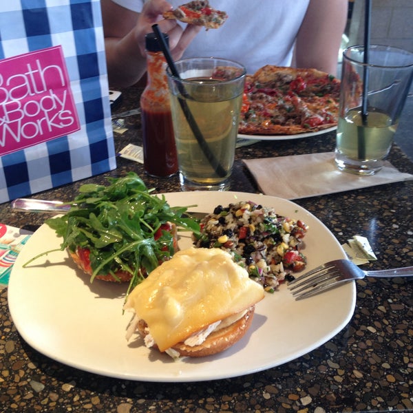 4/27/2014 tarihinde Dianini V.ziyaretçi tarafından Northstar Cafe'de çekilen fotoğraf