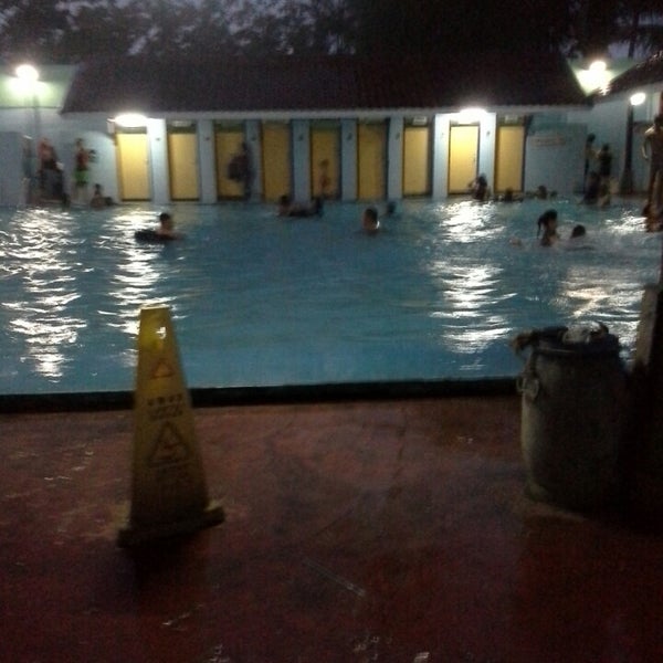 Fotos En Kolam Renang Surya Alam Cipanas Garut Piscina En Garut