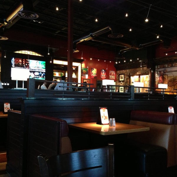 รูปภาพถ่ายที่ BJ&#39;s Restaurant &amp; Brewhouse โดย Ryan H. เมื่อ 4/30/2013