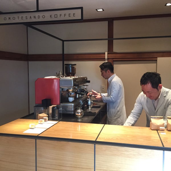 Foto tirada no(a) Omotesando Koffee por Jae Eun K. em 11/21/2015