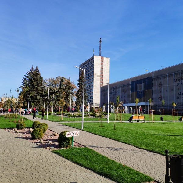 Проект благоустройства площади. Центральная площадь города орла. Триумфальная площадь в москве. Площадь ленина симферополь проект. Административная площадь города.