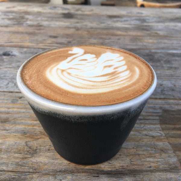 Foto tirada no(a) Devout Coffee por Naren em 8/20/2023