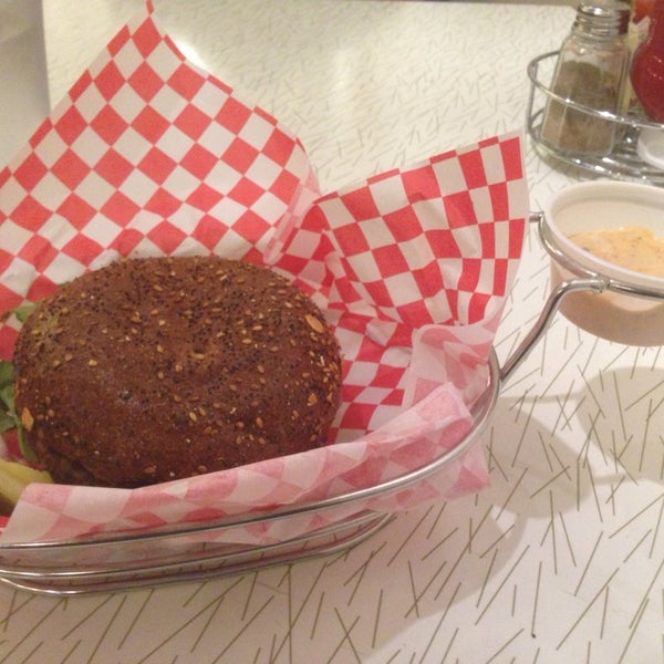 1/1/2014にNarenがCustom Burgerで撮った写真
