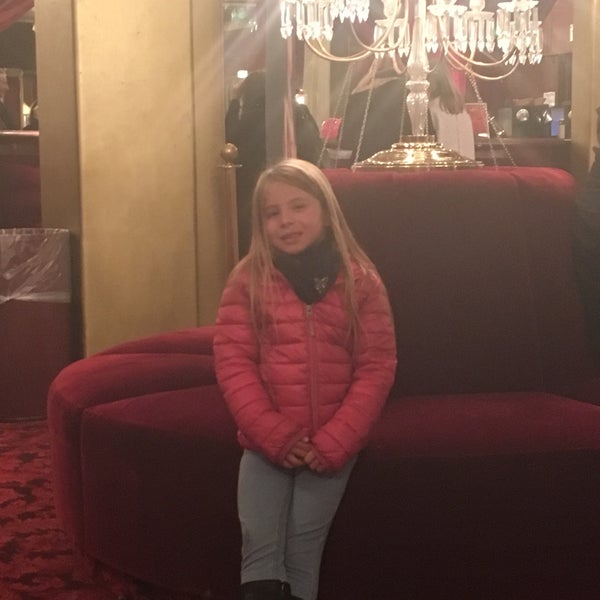 12/16/2016 tarihinde Angelique P.ziyaretçi tarafından Casino de Paris'de çekilen fotoğraf