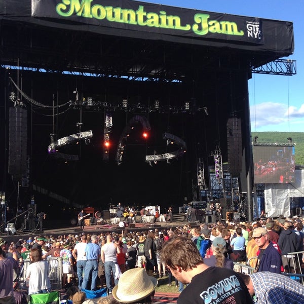 รูปภาพถ่ายที่ Mountain Jam โดย Jordan P. เมื่อ 6/6/2014
