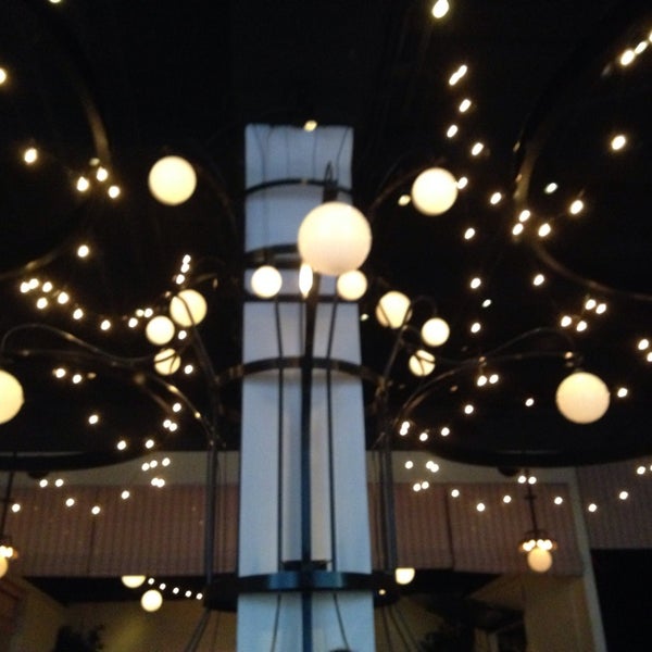 5/1/2014 tarihinde Gabriela N.ziyaretçi tarafından General Assembly Restaurant &amp; Bar'de çekilen fotoğraf
