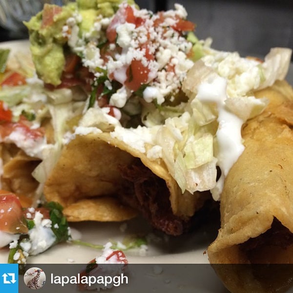 Das Foto wurde bei La Palapa, Mexican Cuisine &amp; Mezcal Bar von EatLocal S. am 1/22/2015 aufgenommen