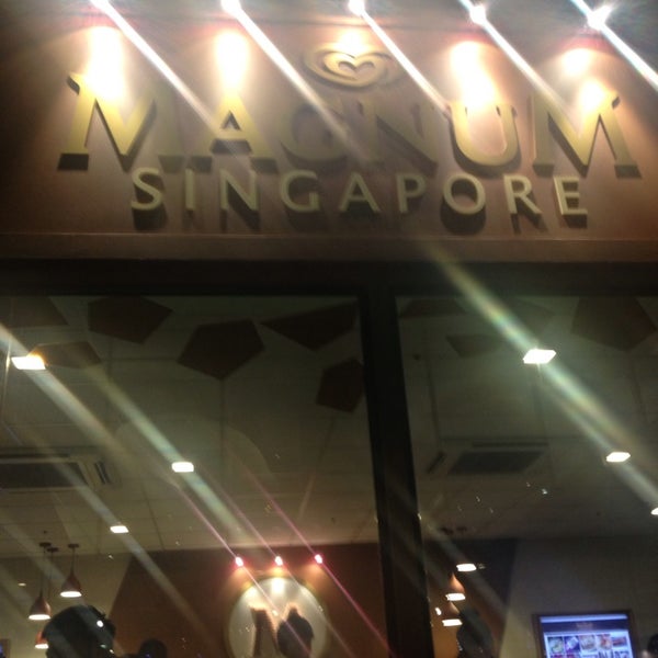 9/24/2013에 Rachel T.님이 Magnum Singapore Pleasure Store에서 찍은 사진