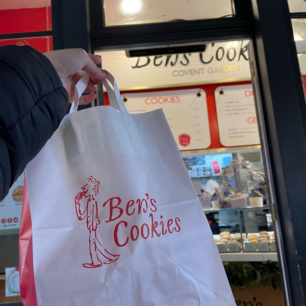 Photo taken at Ben&#39;s Cookies by Syhrh D. on 1/3/2022