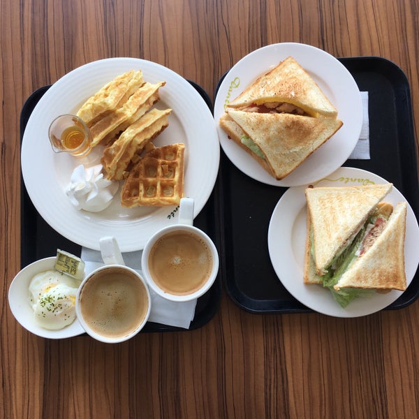Photos At 丹堤咖啡旋轉餐廳 Cafe In 梧棲區