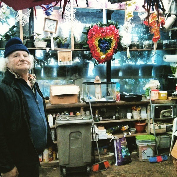 3/31/2015에 Gabriel C.님이 Nelly&#39;s Flower Shop에서 찍은 사진