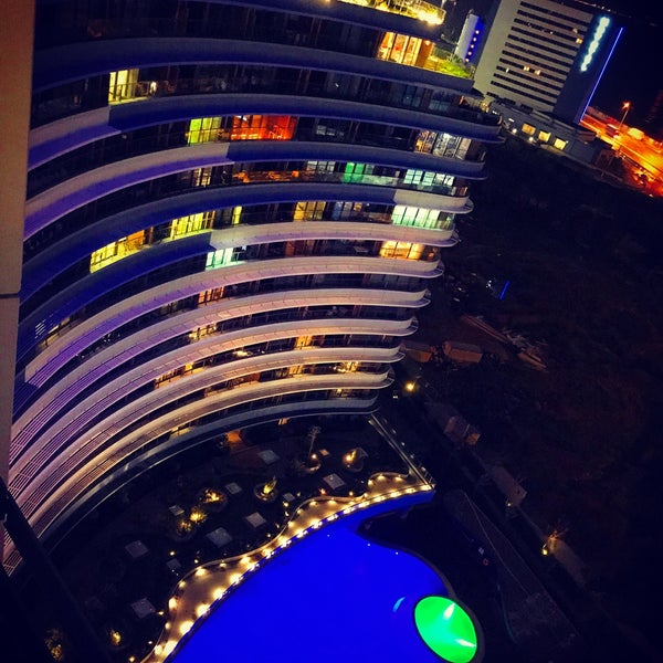Foto diambil di Radisson Blu Hotel, Istanbul Ataköy oleh SADRETTİN D. pada 4/20/2017