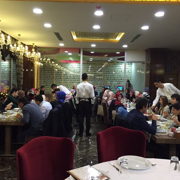 Foto diambil di Saraylı Restoran oleh Arslan B. pada 12/13/2014