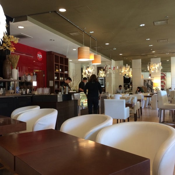Foto tirada no(a) Bravado, Italian Coffee Bar &amp; Lounge por Viviane M. em 10/26/2014