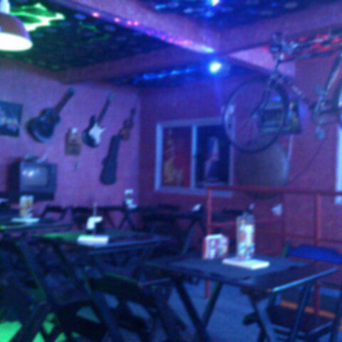 รูปภาพถ่ายที่ Larika Pub &amp; Club โดย Charlie Vox T. เมื่อ 5/16/2013