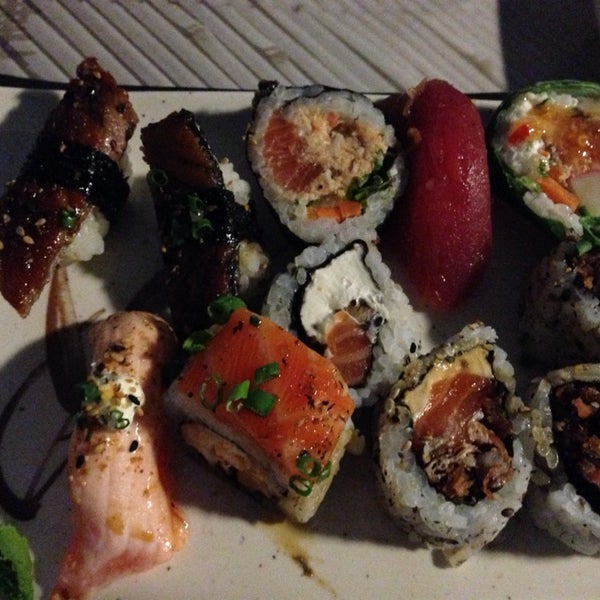 Foto diambil di Taishi | Express &amp; Sushi Lounge oleh Alexandre Abreu pada 4/4/2014