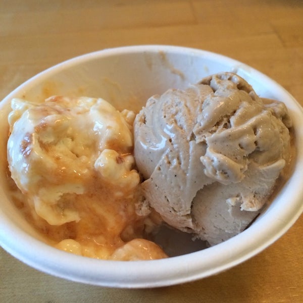 12/8/2013에 Steve H.님이 Jeni&#39;s Splendid Ice Creams에서 찍은 사진