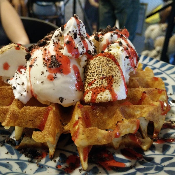 Both sweet and savoury waffles are served here! Quite crispy on the outside but too hollow inside.. Like the combination of strawberry puree with vanilla ice cream, sweet and sour ;)